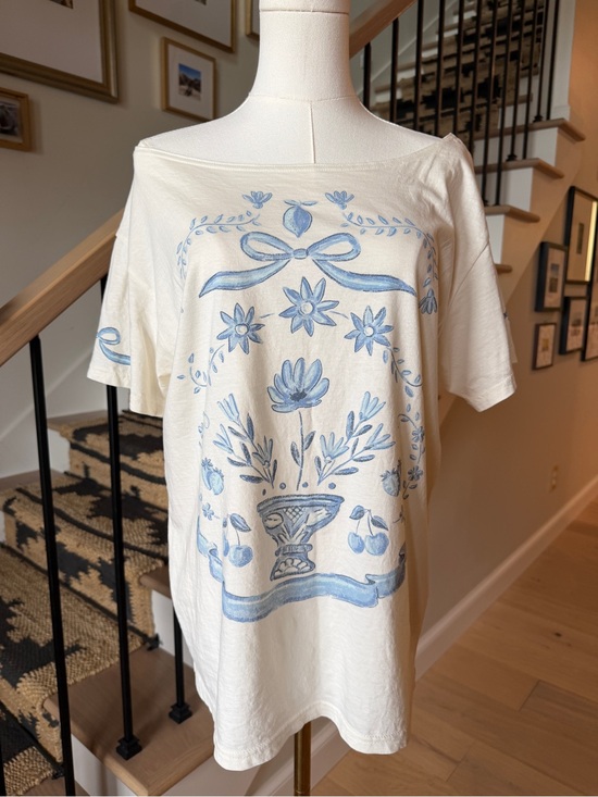 Hollister Tops - Hollister Blue Toile Graphic Tee XS Off Shoulder Bow Floral Cottagecore